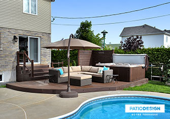 Patio avec piscine creusée par Patio Design inc.