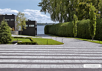 Pavé Permacon Melville Plank Noir Rockland et Mondrian Plus 80 par Patio Design inc.